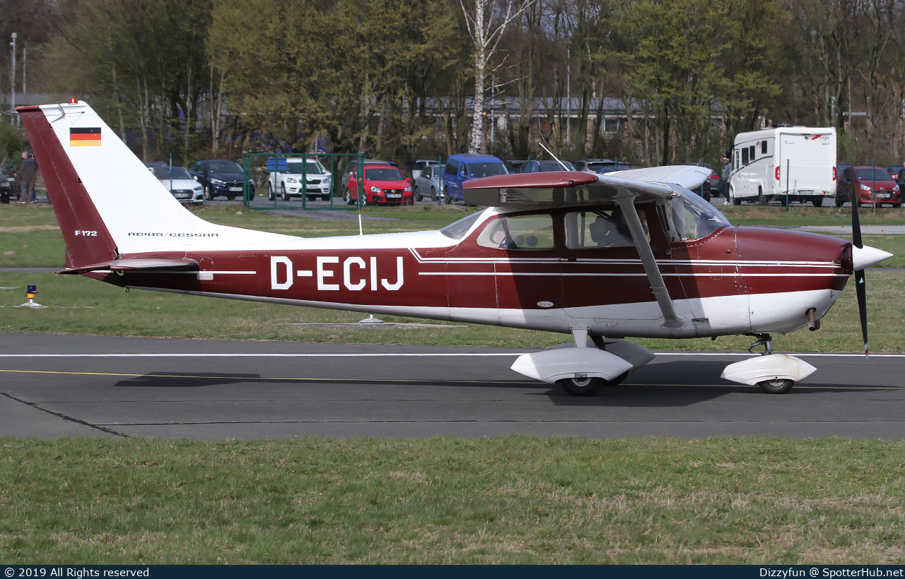 Photo of D-ECIJ - Reims-Cessna F172H Skyhawk operated by Private