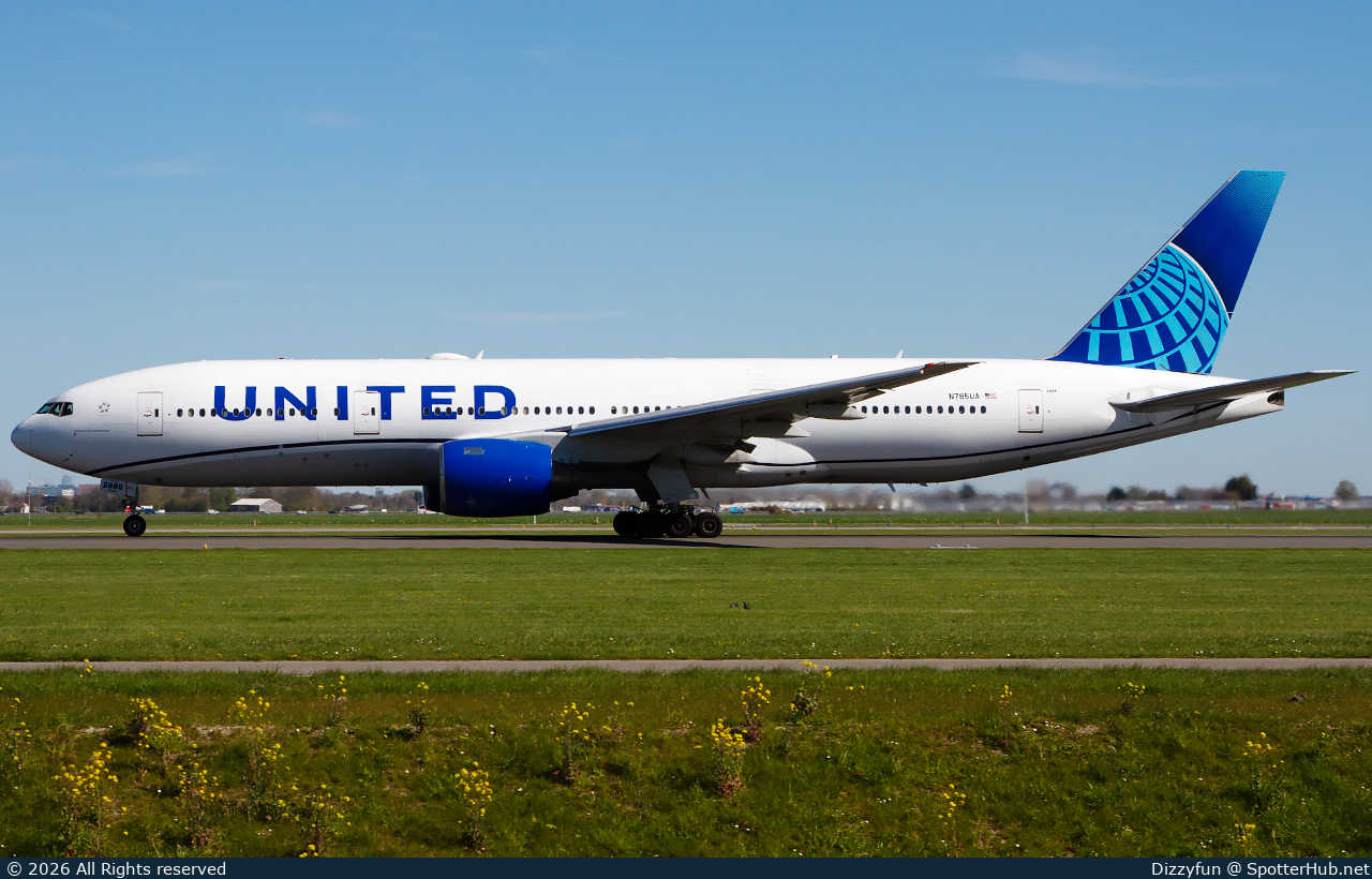 Photo of N785UA - Boeing 777-222(ER) operated by United Airlines