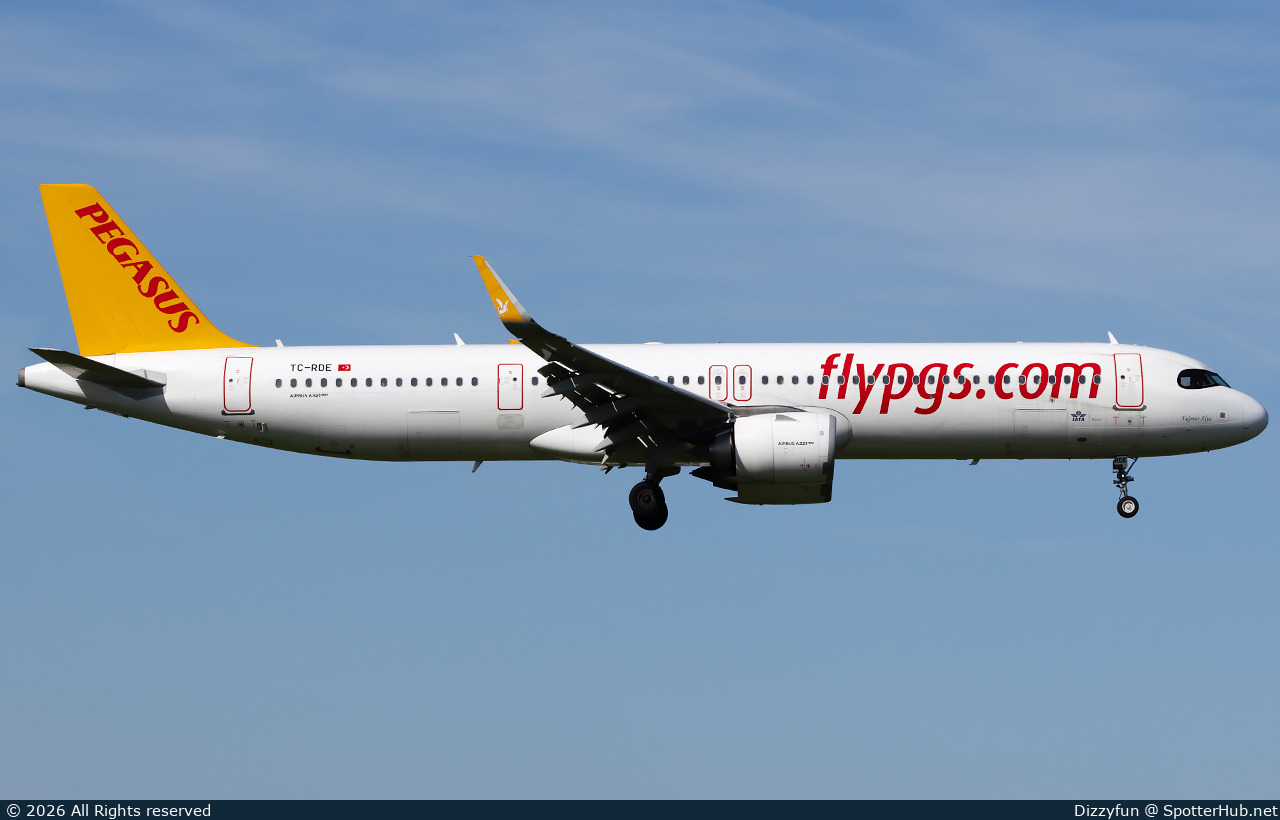 Photo of TC-RDE - Airbus A321-251NX operated by Pegasus Airlines