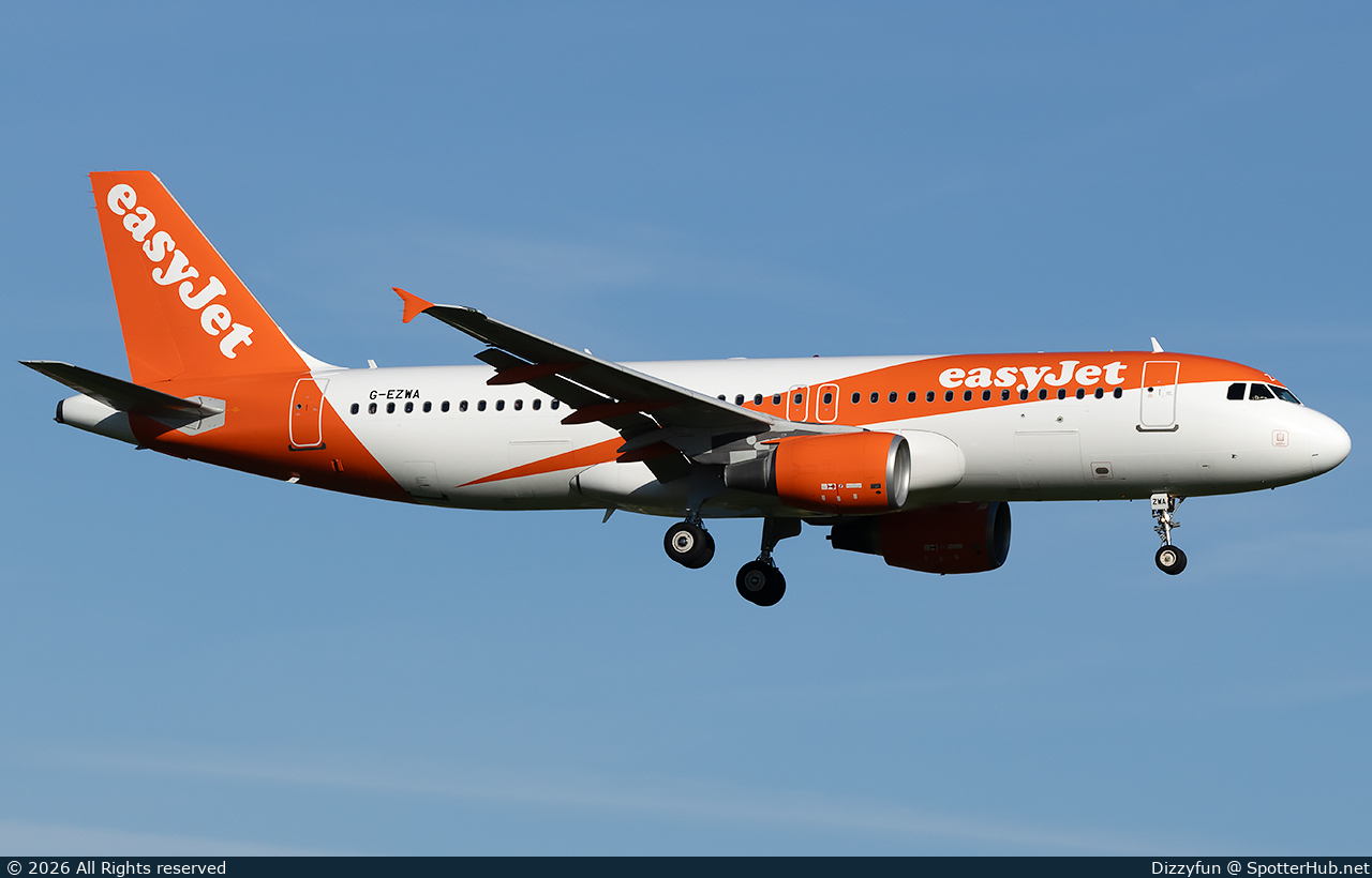 Photo of G-EZWA - Airbus A320-214 operated by easyJet