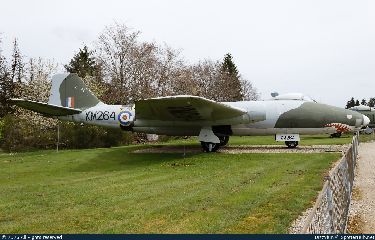 Photo of XM264 - English Electric Canberra B(I).8 operated by Royal Air Force