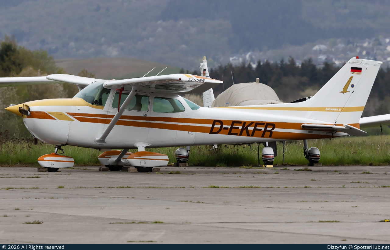 Photo of D-EKFR - Cessna 172N Skyhawk II operated by Private