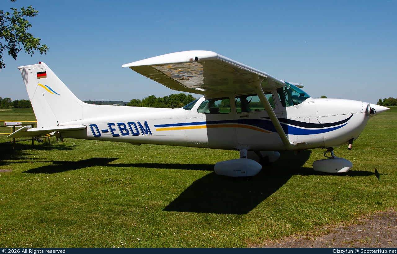 Photo of D-EBDM - Cessna 172P Skyhawk II operated by Flugschule Tannheim