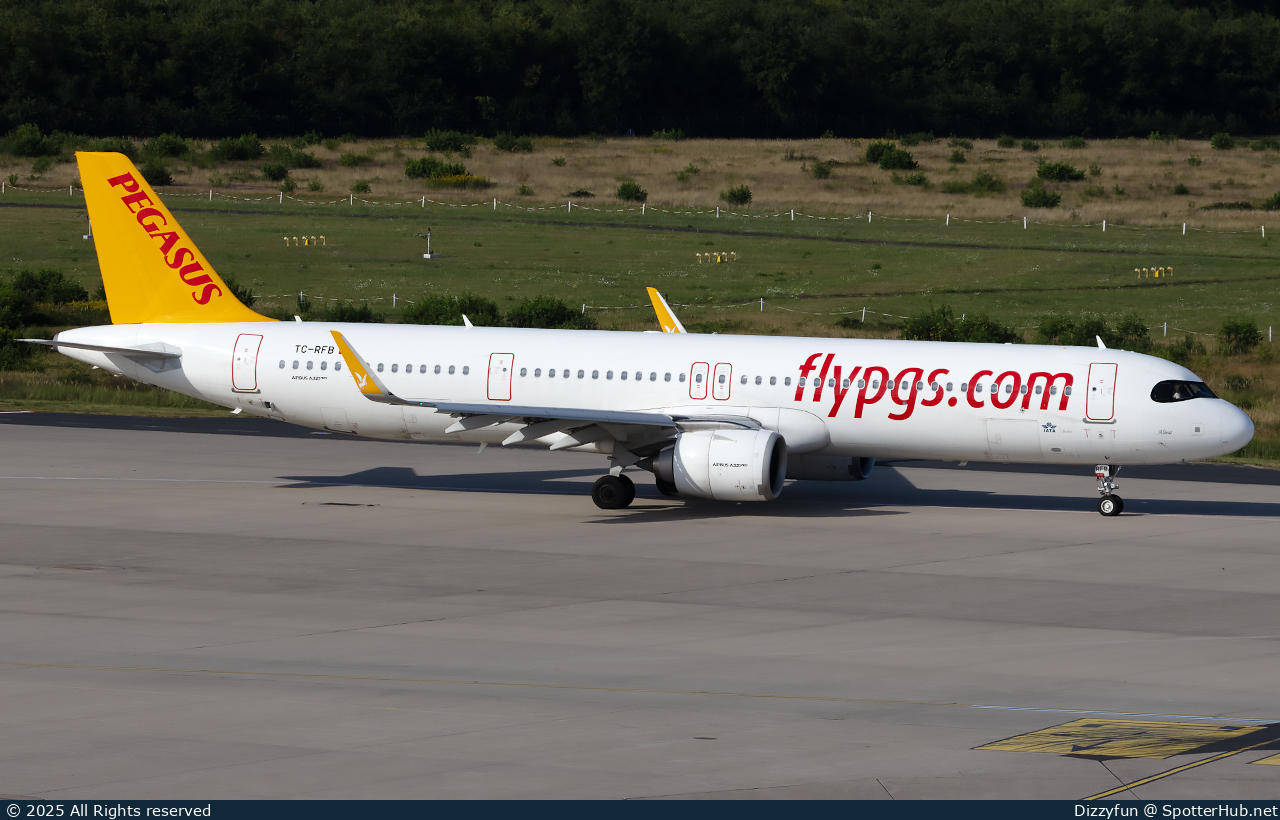 Photo of TC-RFB - Airbus A321-251NX operated by Pegasus Airlines