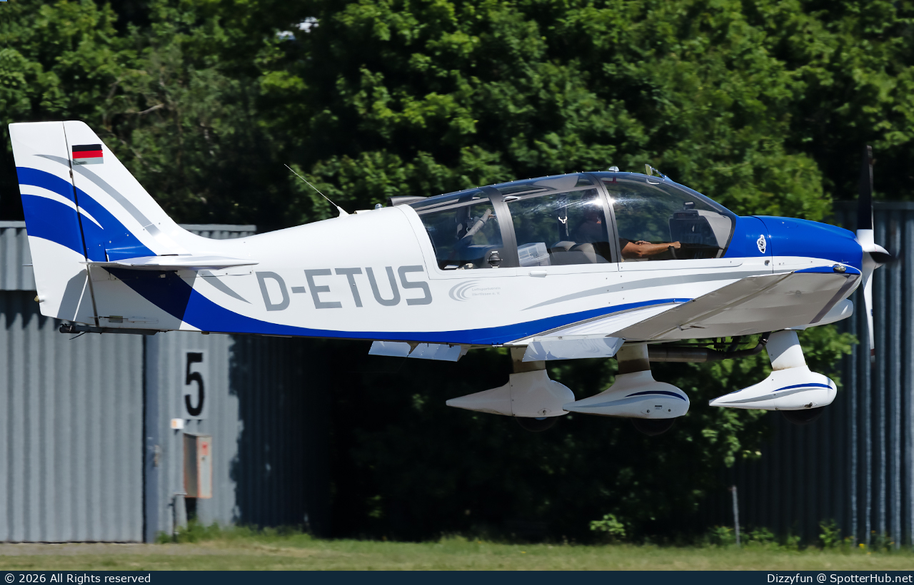 Photo of D-ETUS - Robin DR400/180R Remorqueur operated by Luftsportverein Illertissen