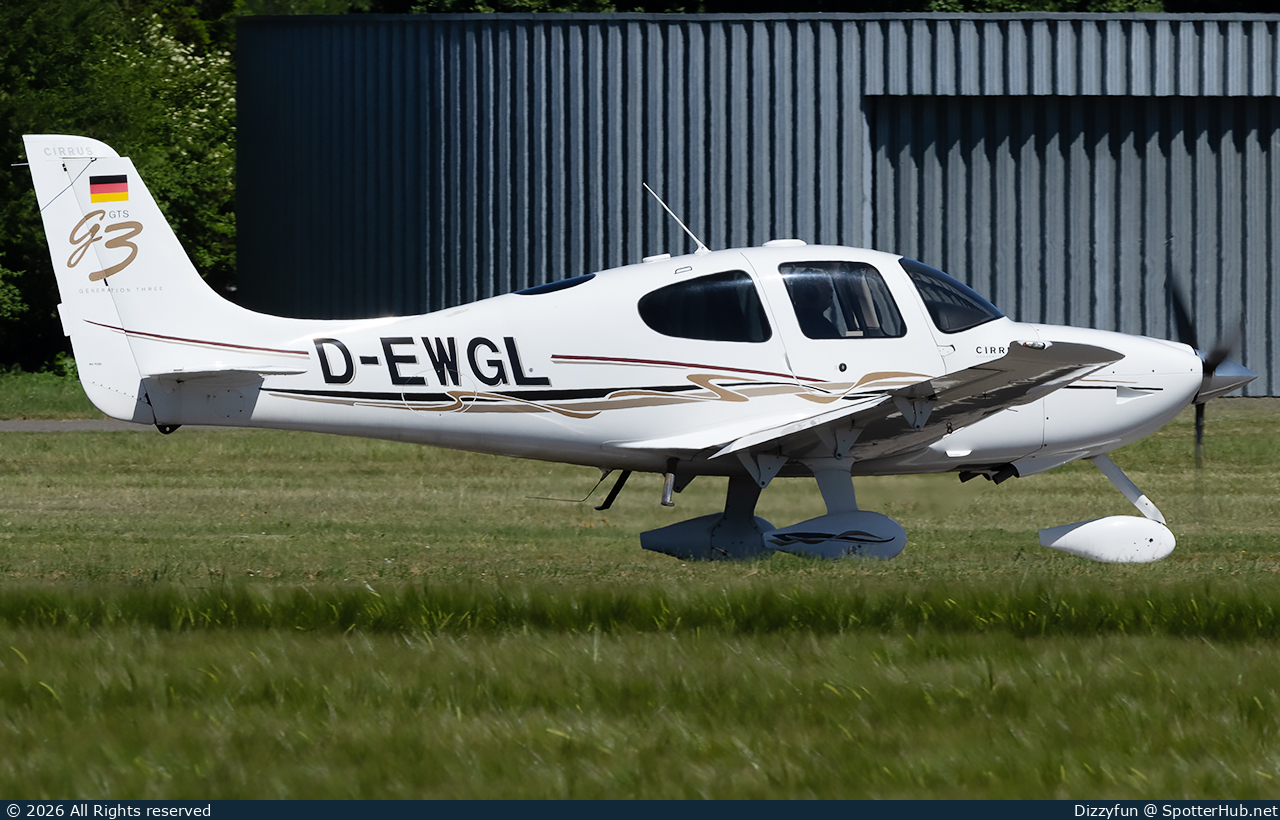 Photo of D-EWGL - Cirrus SR22 G3 GTS operated by Private