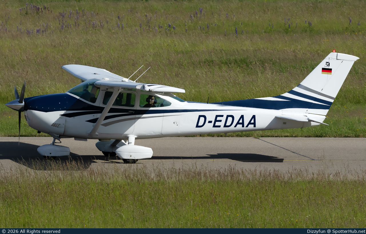 Photo of D-EDAA - Cessna 182T Skylane operated by Private