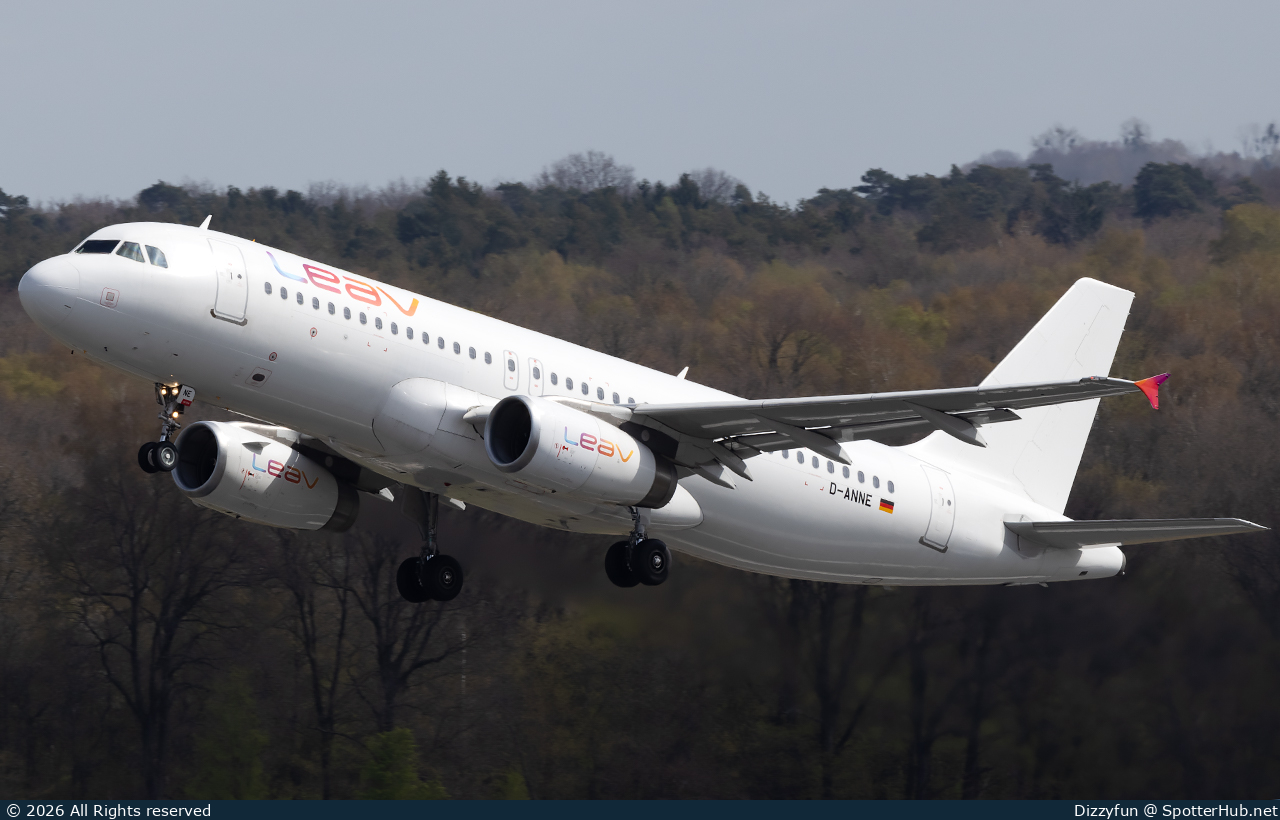 Photo of D-ANNE - Airbus A320-232 operated by LEAV Aviation