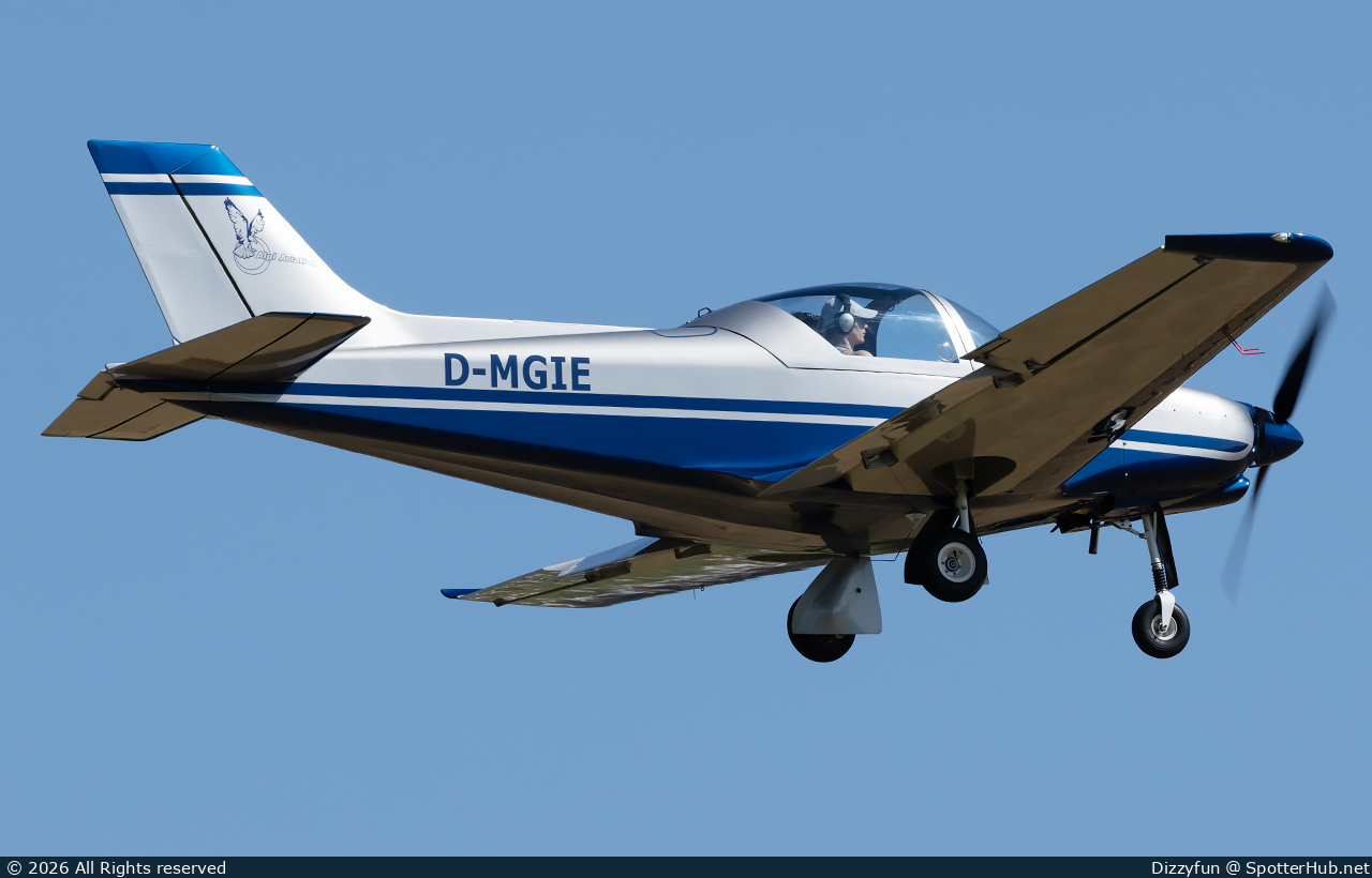 Photo of D-MGIE - Alpi Pioneer 300 Standard operated by Private