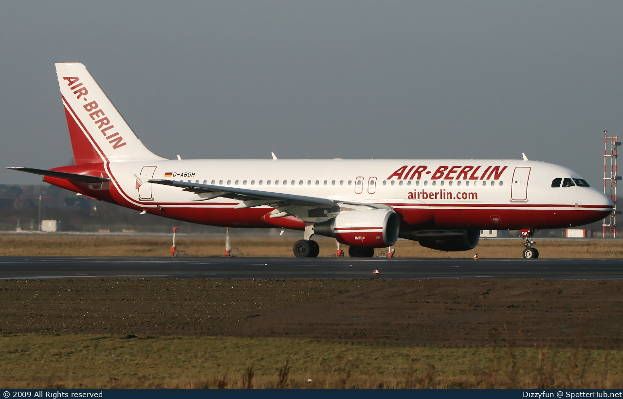 Photo of D-ABDH - Airbus A320-214 operated by Air Berlin