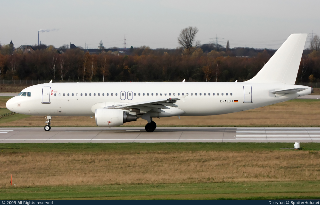 Photo of D-ABDH - Airbus A320-214 operated by Air Berlin