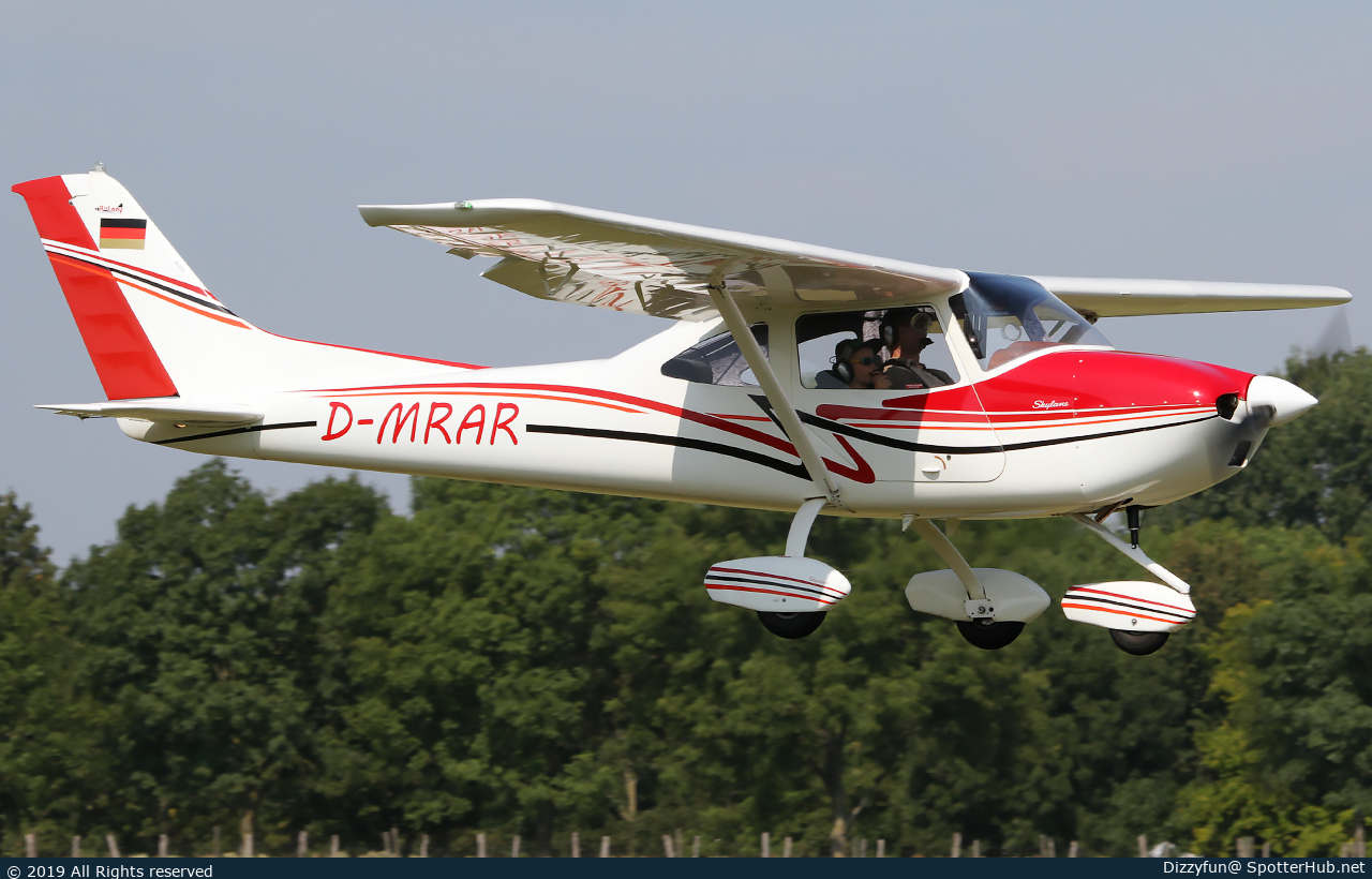 Photo of D-MRAR - AirLony Skylane operated by Private