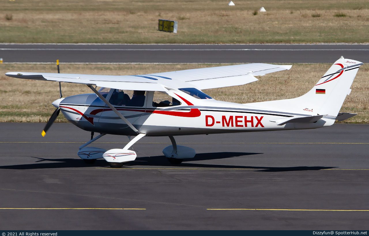 Photo of D-MEHX - AirLony Skylane operated by Private