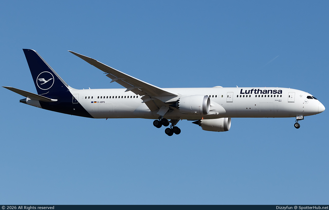 Photo of D-ABPG - Boeing 787-9 Dreamliner operated by Lufthansa