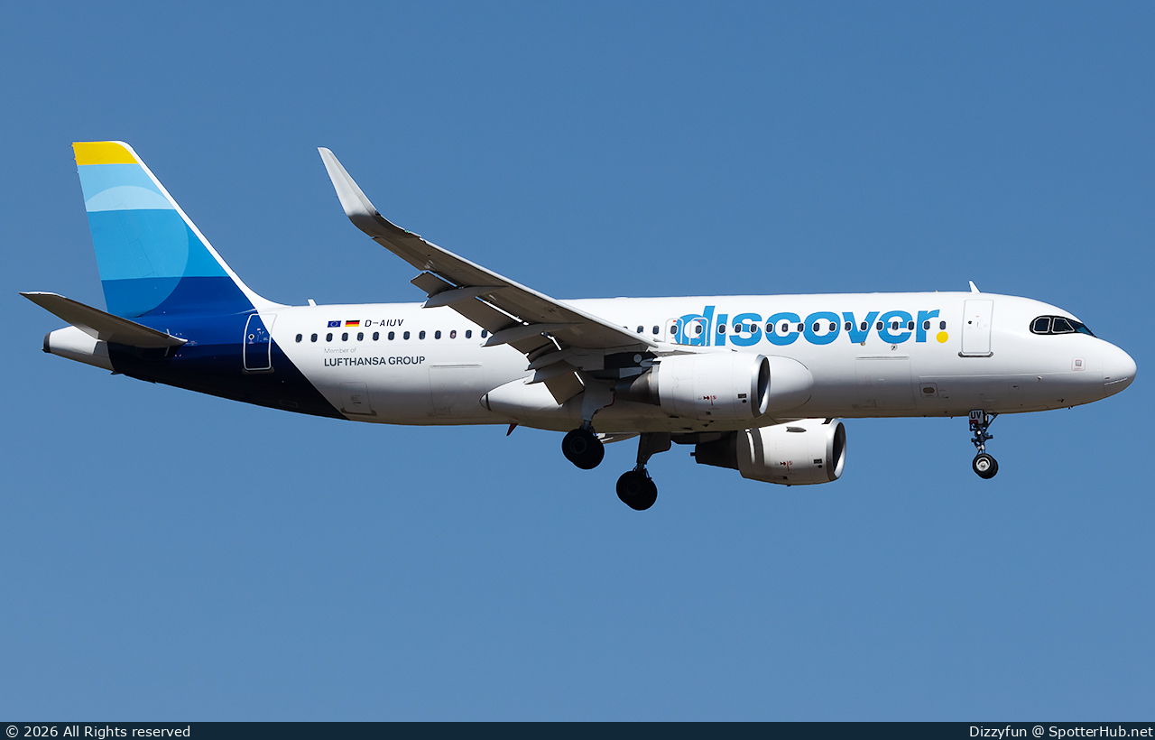 Photo of D-AIUV - Airbus A320-214 operated by Discover Airlines