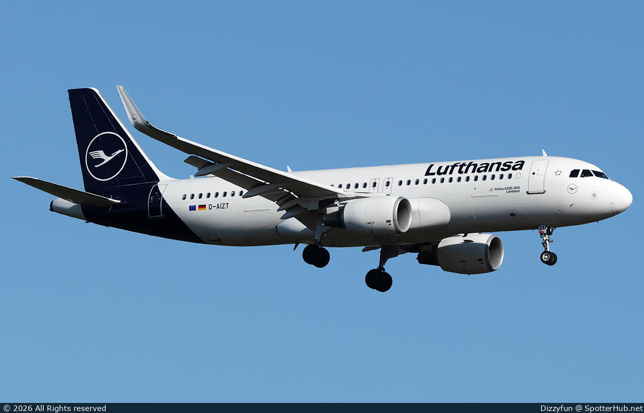 Photo of D-AIZT - Airbus A320-214 operated by Lufthansa