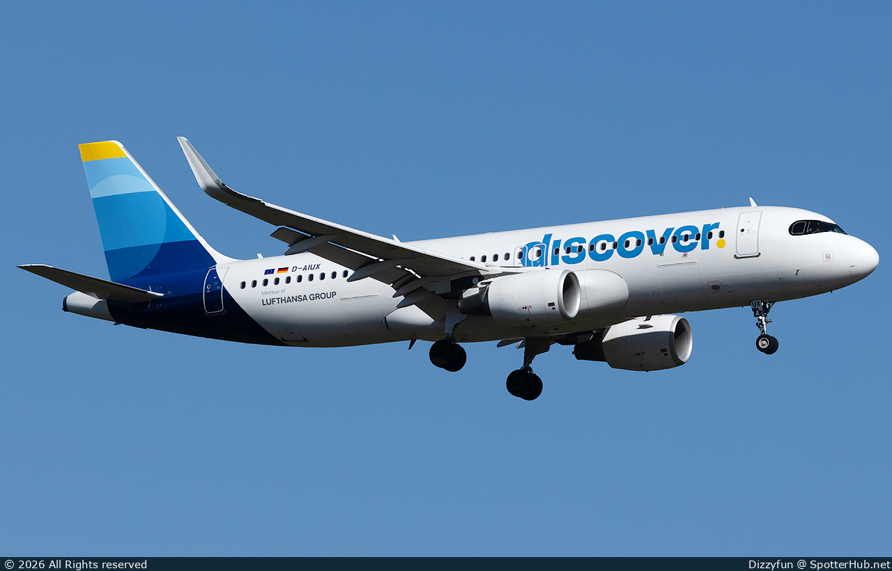 Photo of D-AIUX - Airbus A320-214 operated by Discover Airlines