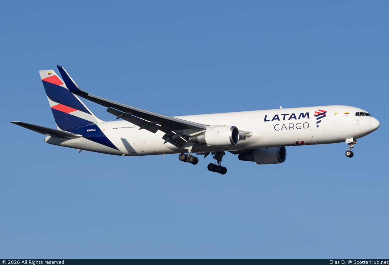 Photo of N542LA - Boeing 767-316(ER)(BCF) operated by LATAM Cargo Colombia