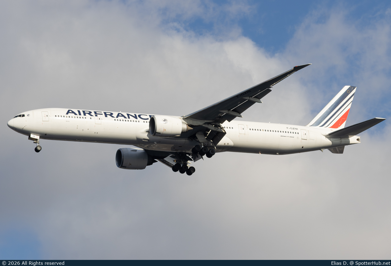 Photo of F-GZNI - Boeing 777-328(ER) operated by Air France
