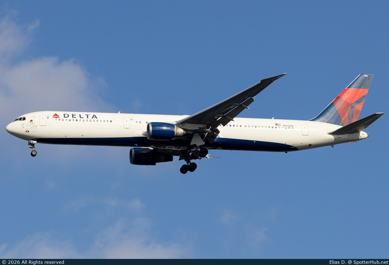 Photo of N842MH - Boeing 767-432(ER) operated by Delta Air Lines