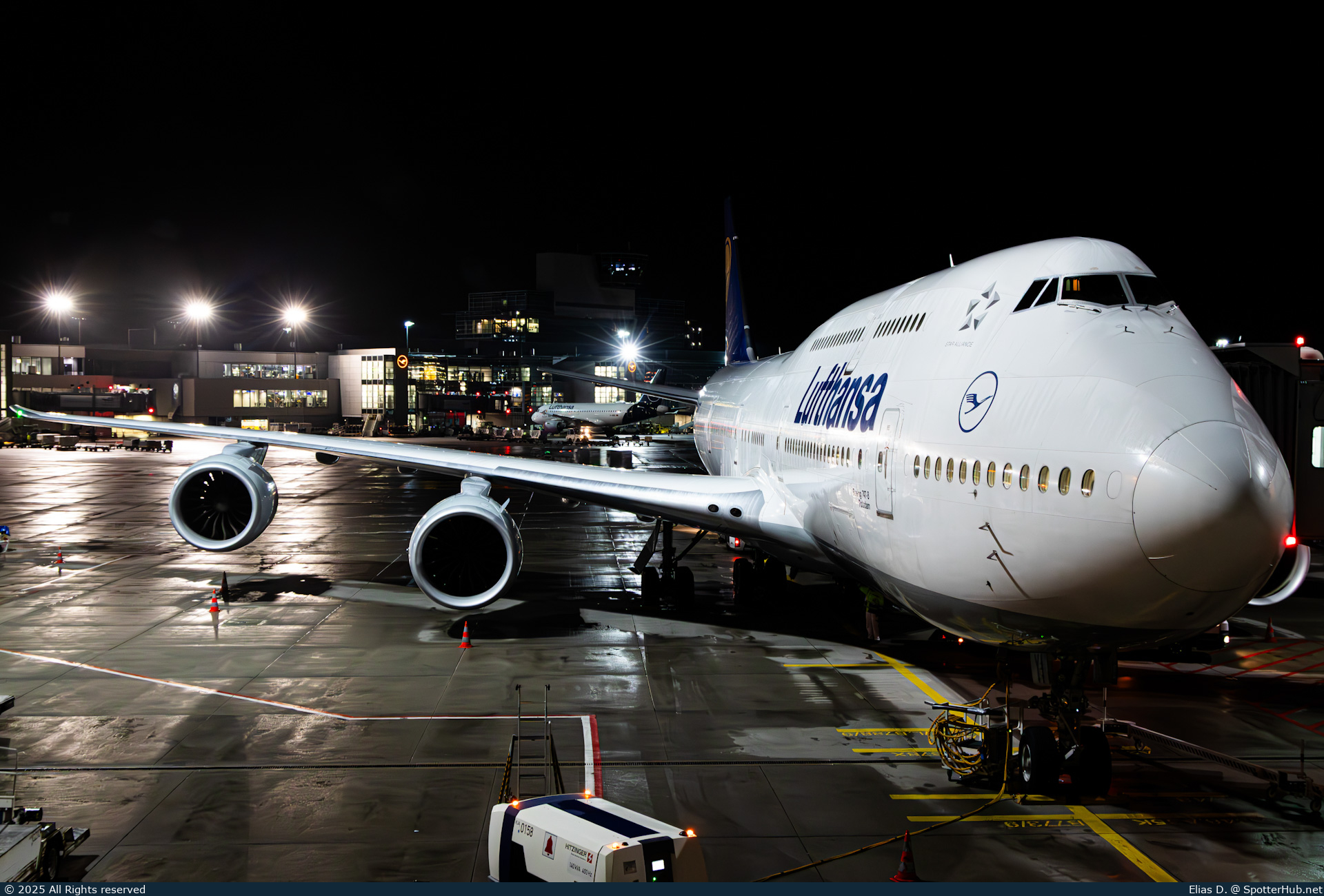Photo of D-ABYI - Boeing 747-830 operated by Lufthansa