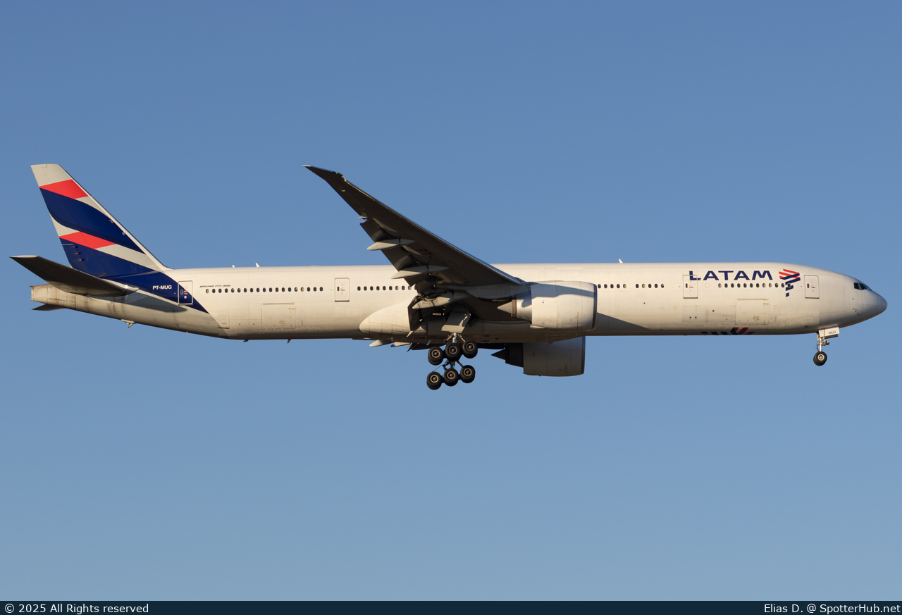 Photo of PT-MUG - Boeing 777-32W(ER) operated by LATAM Airlines Brasil