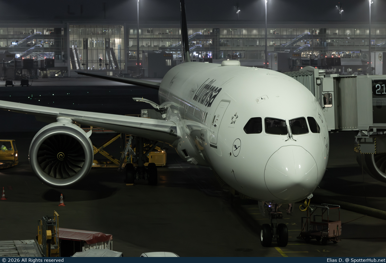 Photo of D-ABPS - Boeing 787-9 Dreamliner operated by Lufthansa
