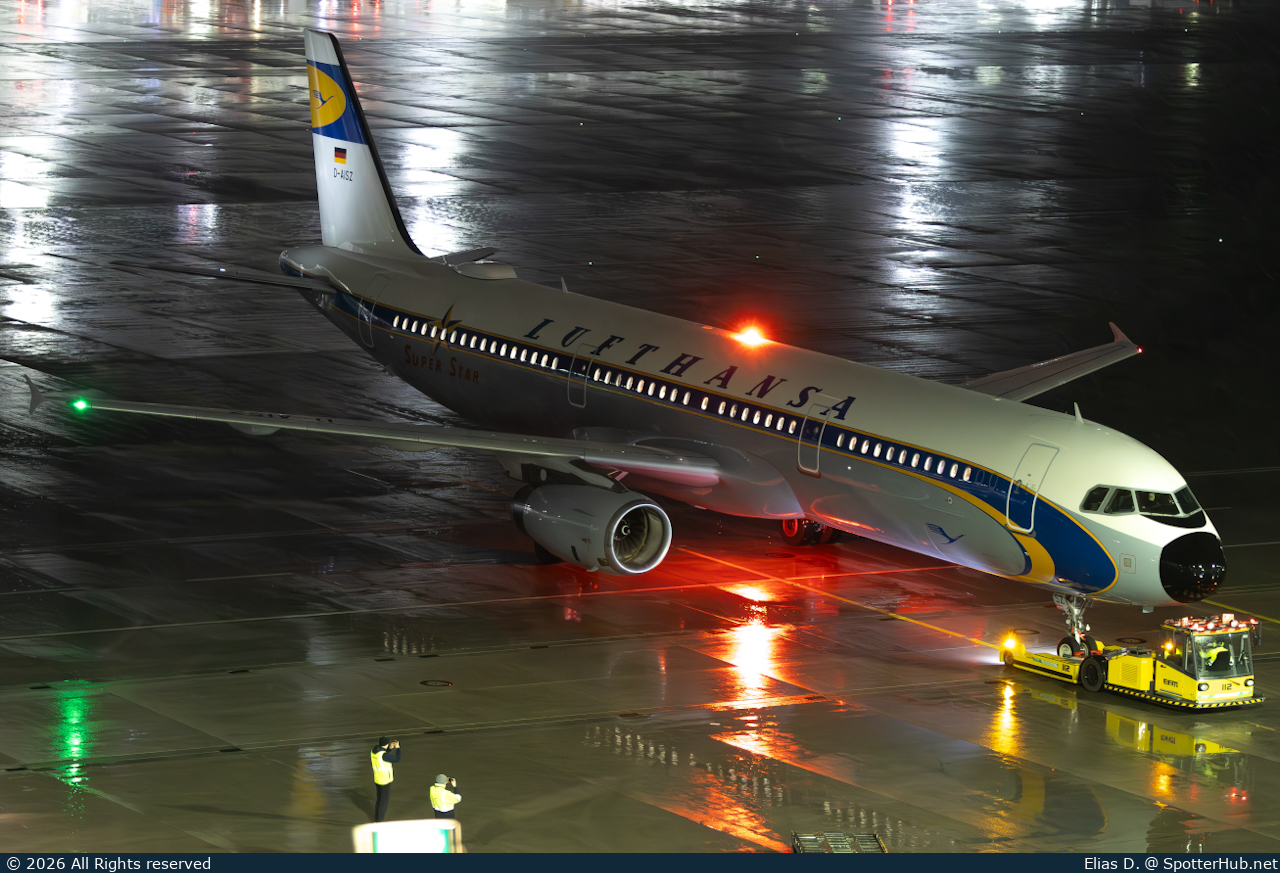 Photo of D-AISZ - Airbus A321-231 operated by Lufthansa