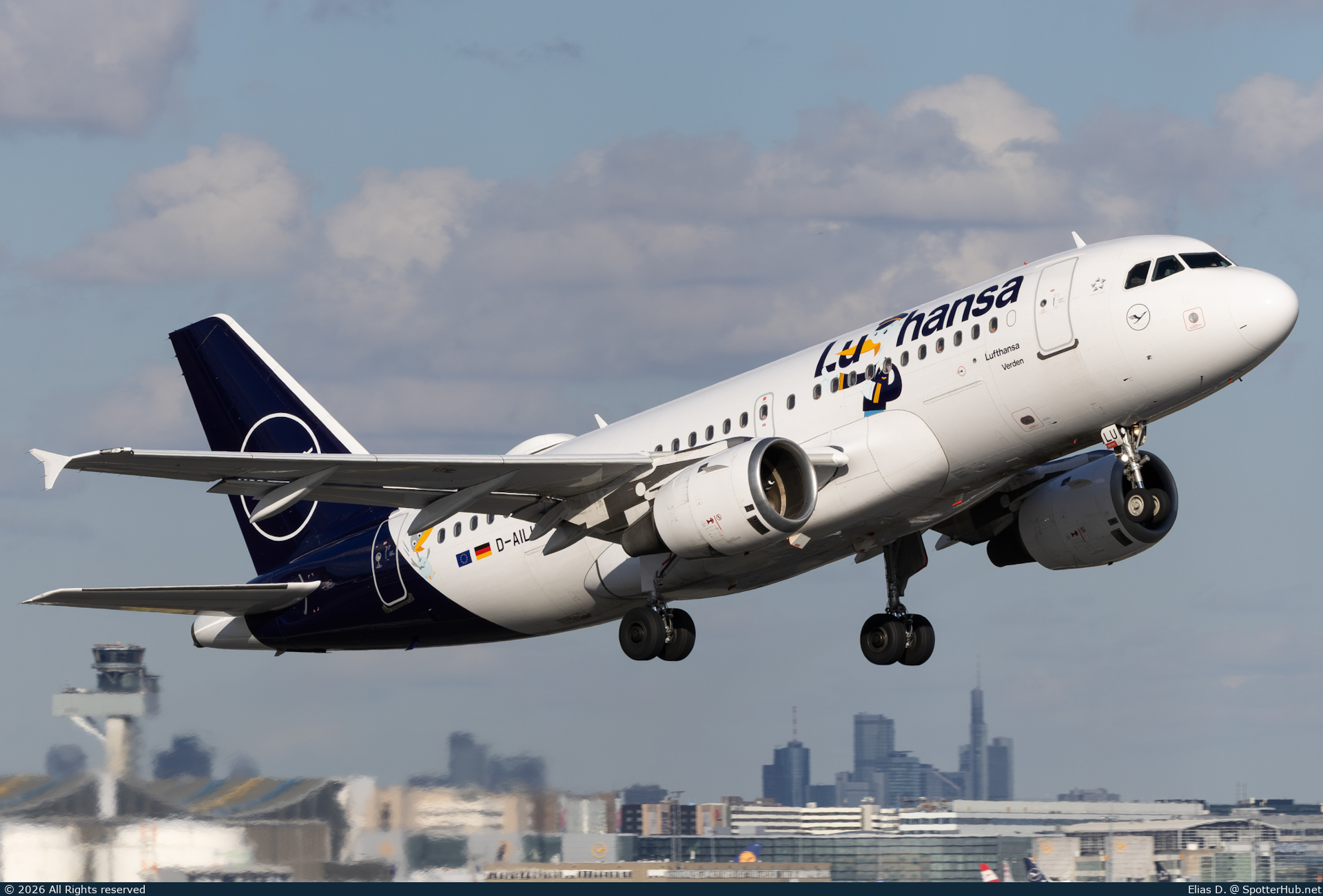 Photo of D-AILU - Airbus A319-114 operated by Lufthansa