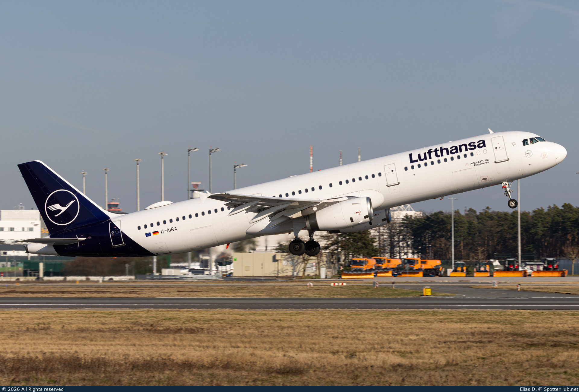 Photo of D-AIRA - Airbus A321-131 operated by Lufthansa