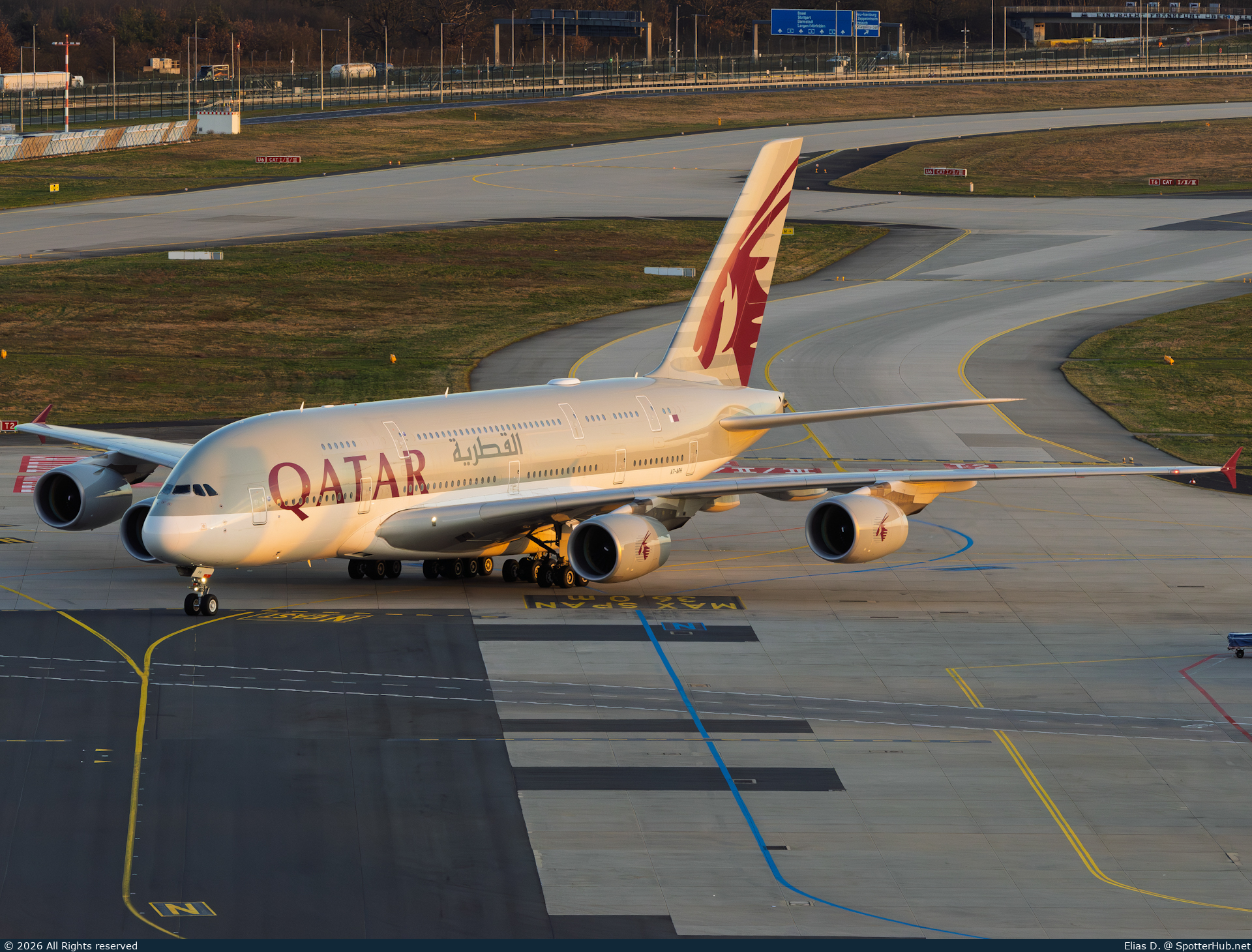 Photo of A7-APH - Airbus A380-861 operated by Qatar Airways
