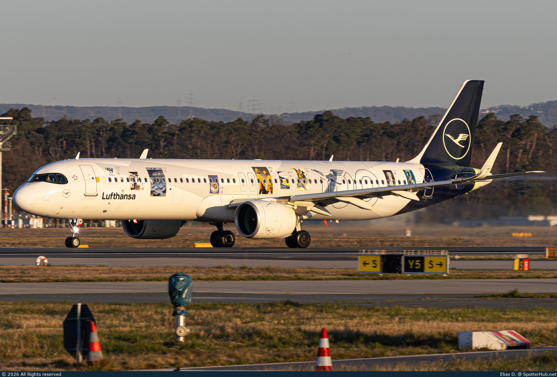 Photo of D-AIEM - Airbus A321-271NX operated by Lufthansa