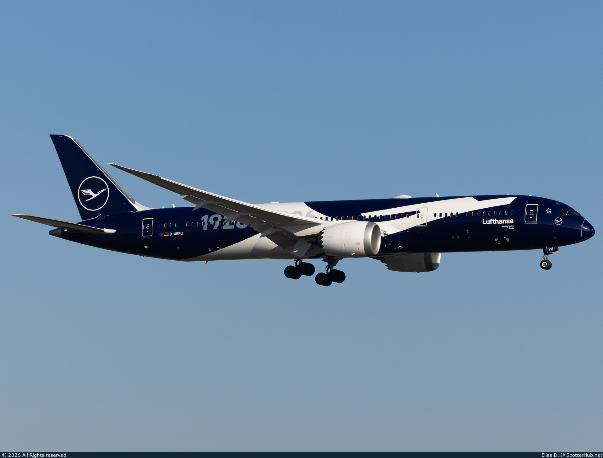 Photo of D-ABPU - Boeing 787-9 Dreamliner operated by Lufthansa