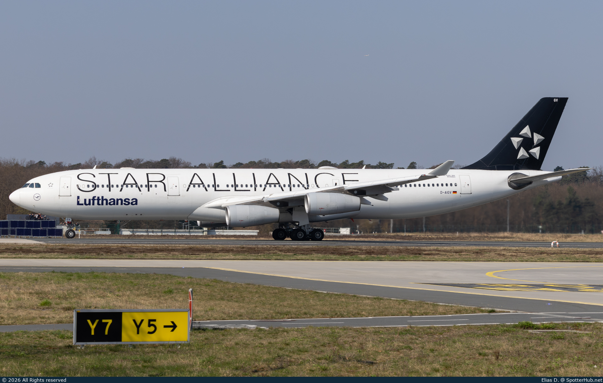 Photo of D-AIGV - Airbus A340-313 operated by Lufthansa