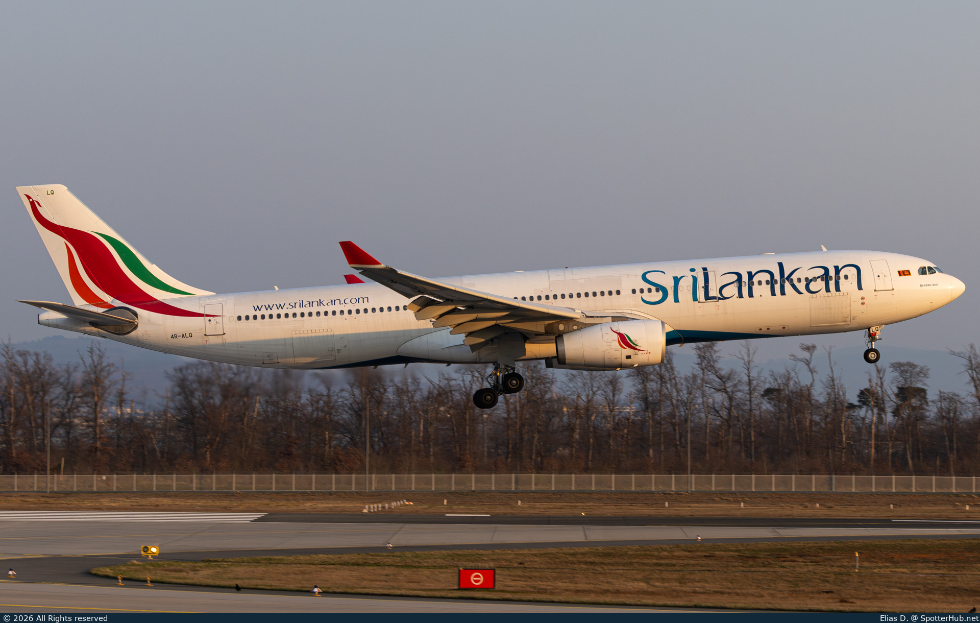 Photo of 4R-ALQ - Airbus A330-343 operated by SriLankan Airlines