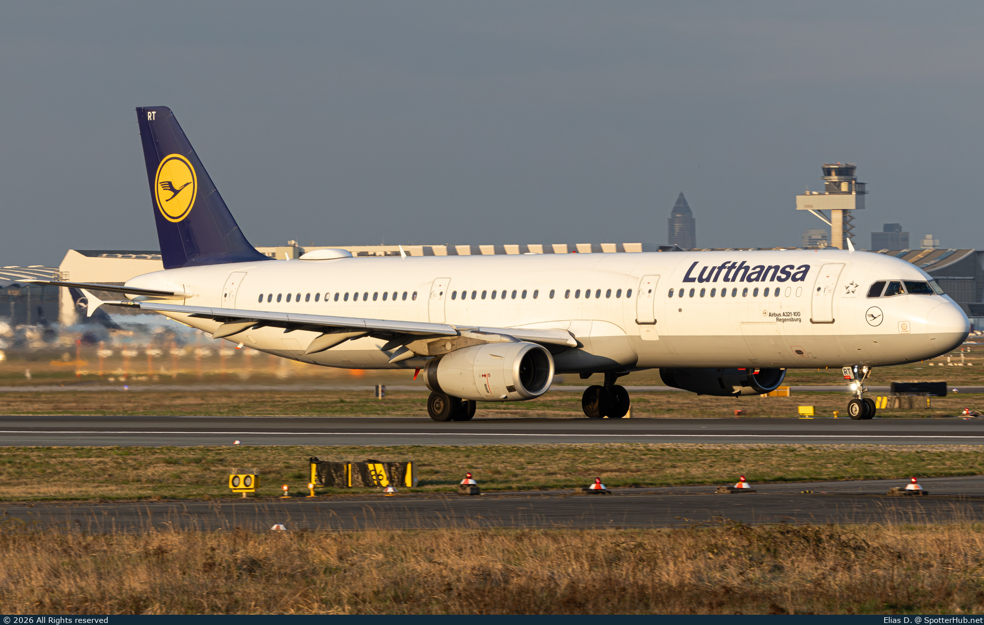 Photo of D-AIRT - Airbus A321-131 operated by Lufthansa