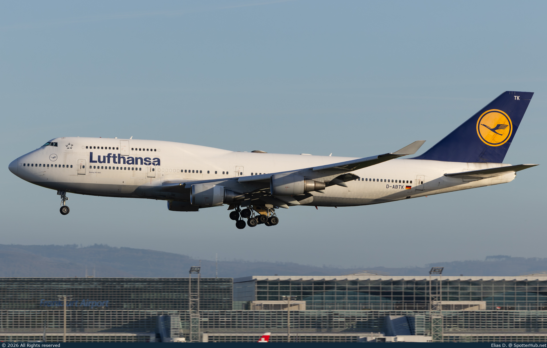 Photo of D-ABTK - Boeing 747-430 operated by Lufthansa
