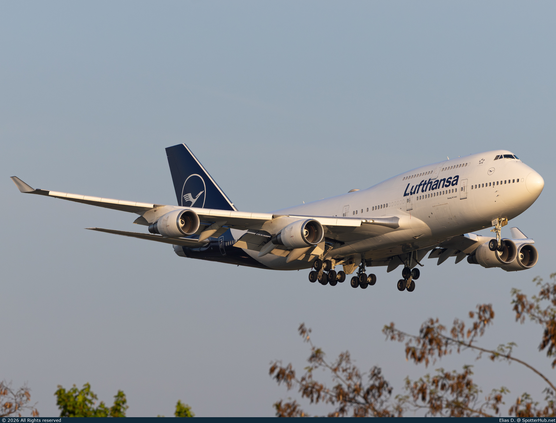 Photo of D-ABVZ - Boeing 747-430 operated by Lufthansa