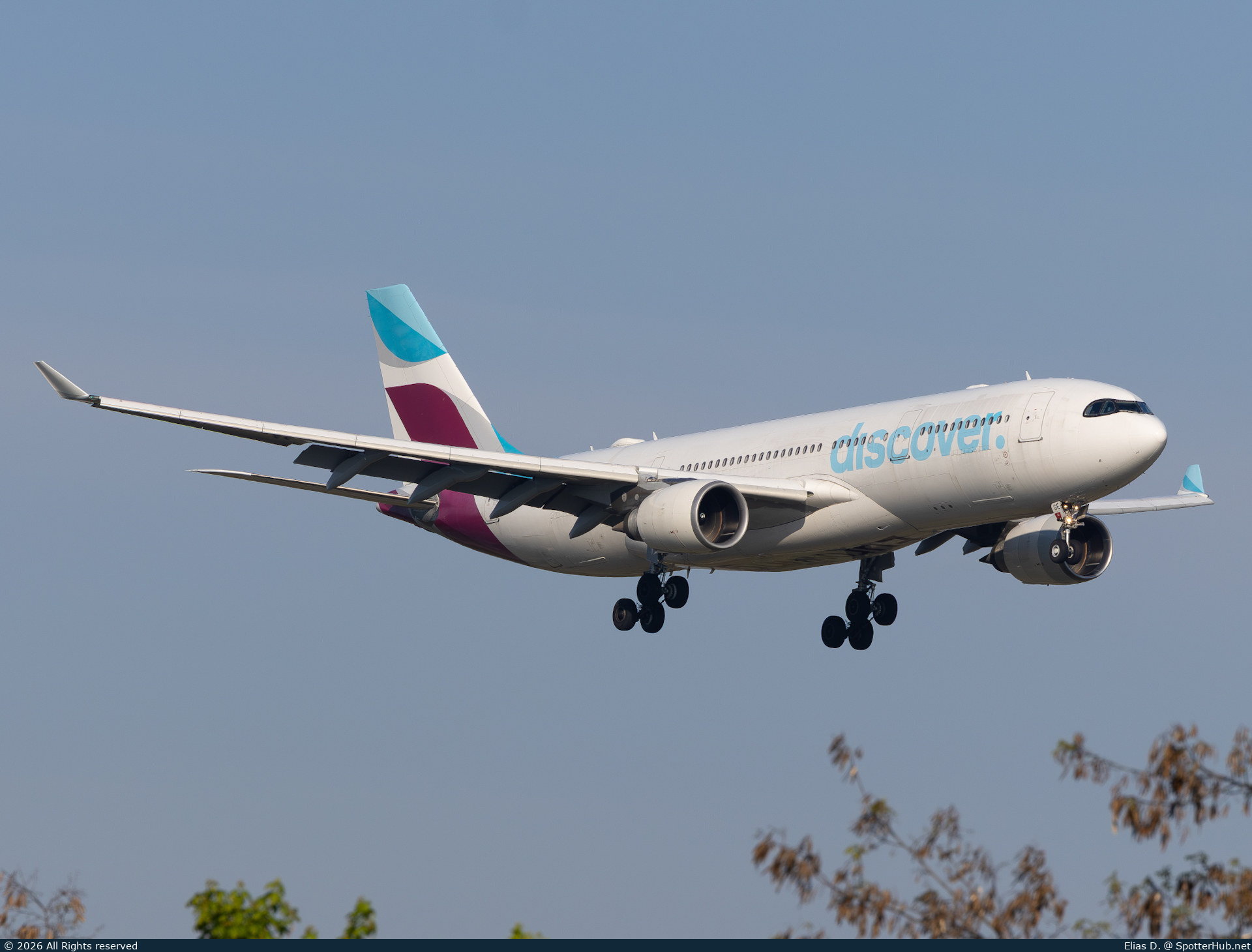 Photo of D-AXGE - Airbus A330-203 operated by Discover Airlines