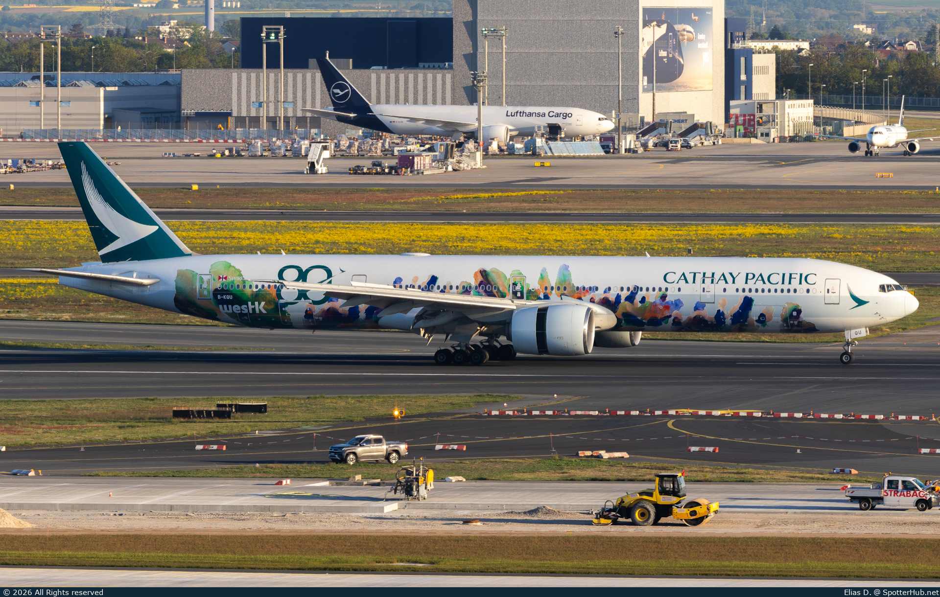 Photo of B-KQU - Boeing 777-367(ER) operated by Cathay Pacific Airways