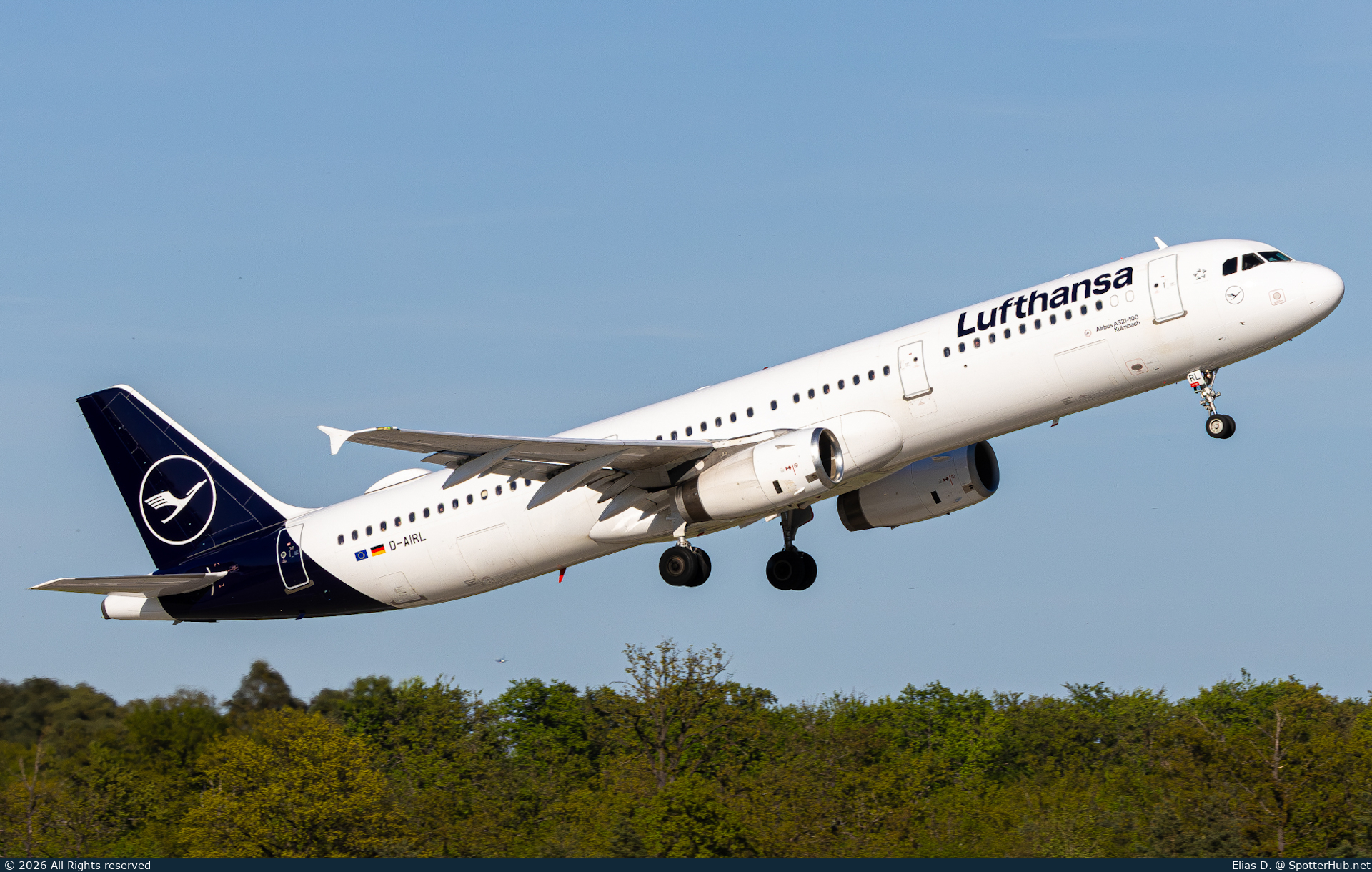 Photo of D-AIRL - Airbus A321-131 operated by Lufthansa