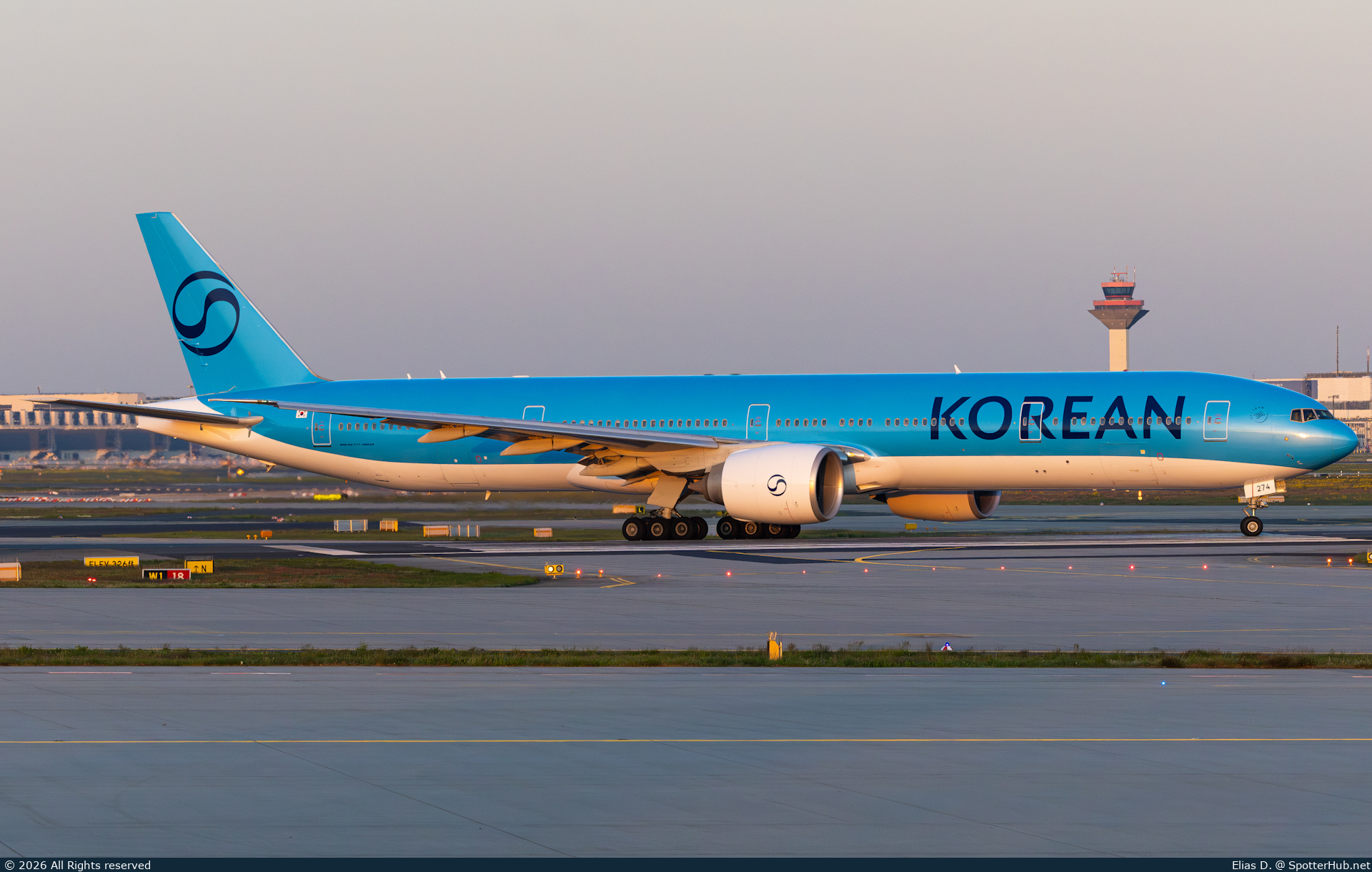 Photo of HL8274 - Boeing 777-3B5(ER) operated by Korean Air