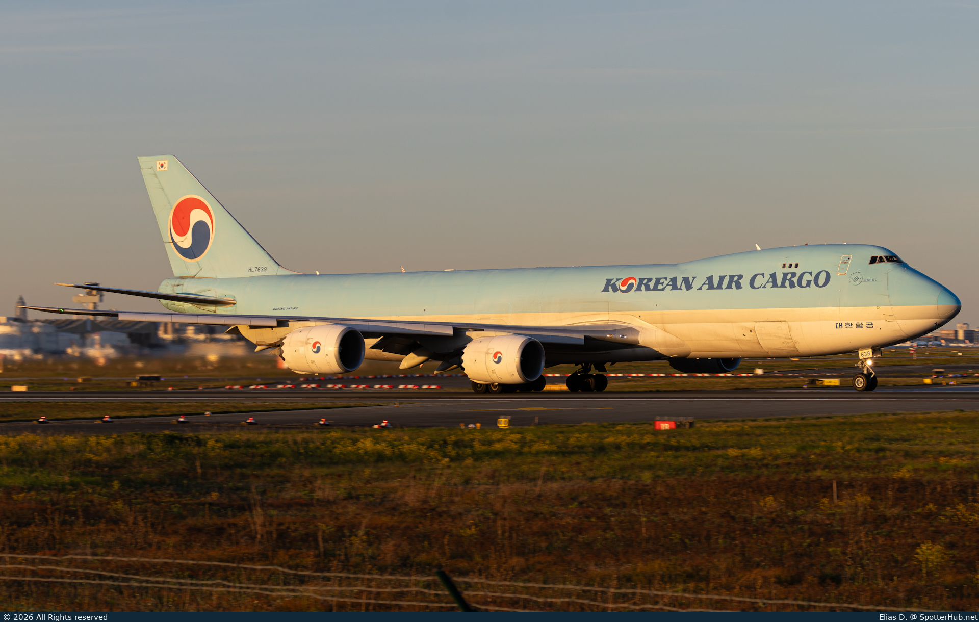 Photo of HL7639 - Boeing 747-8B5F operated by Korean Air Cargo
