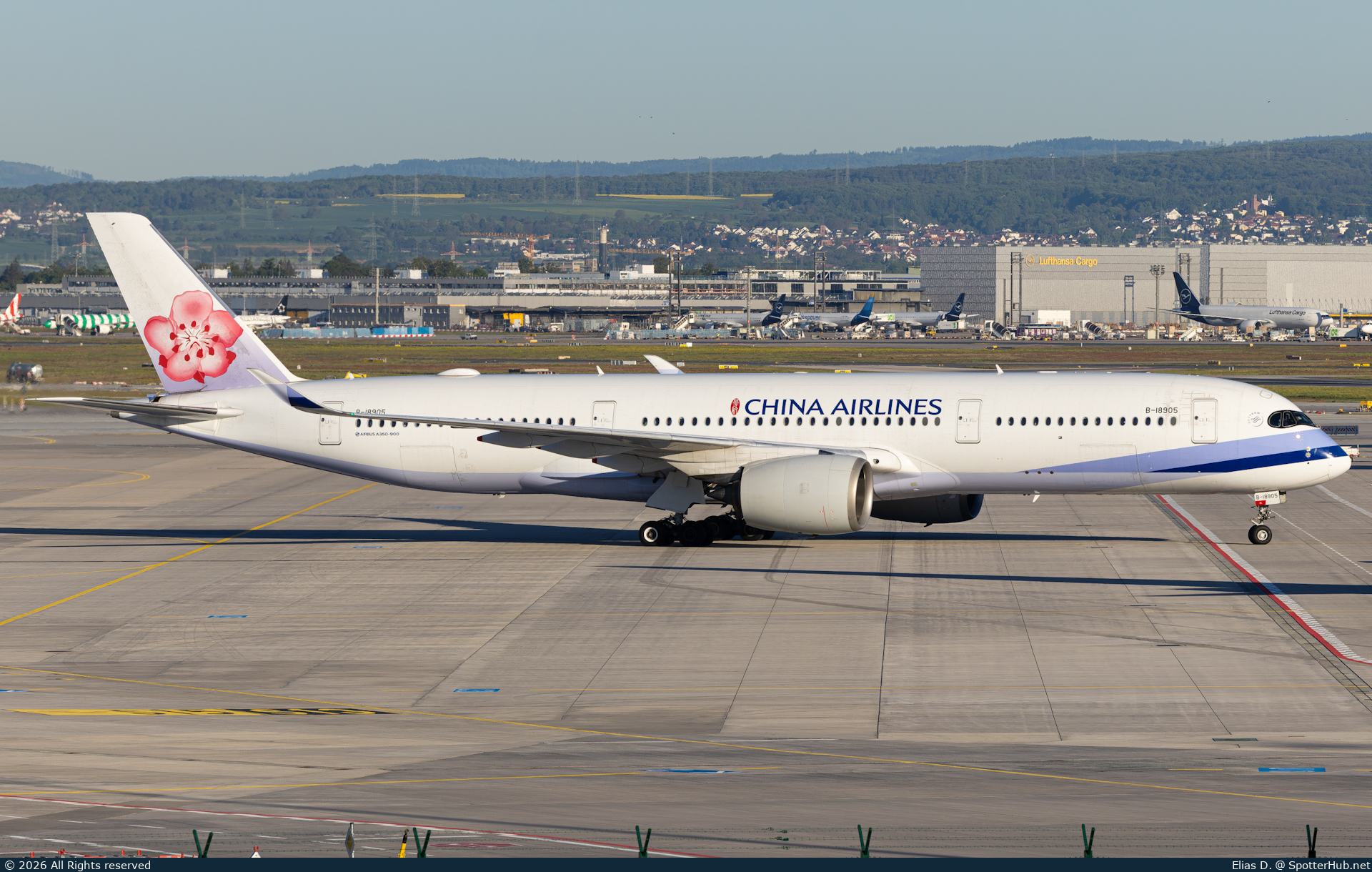 Photo of B-18905 - Airbus A350-941 operated by China Airlines