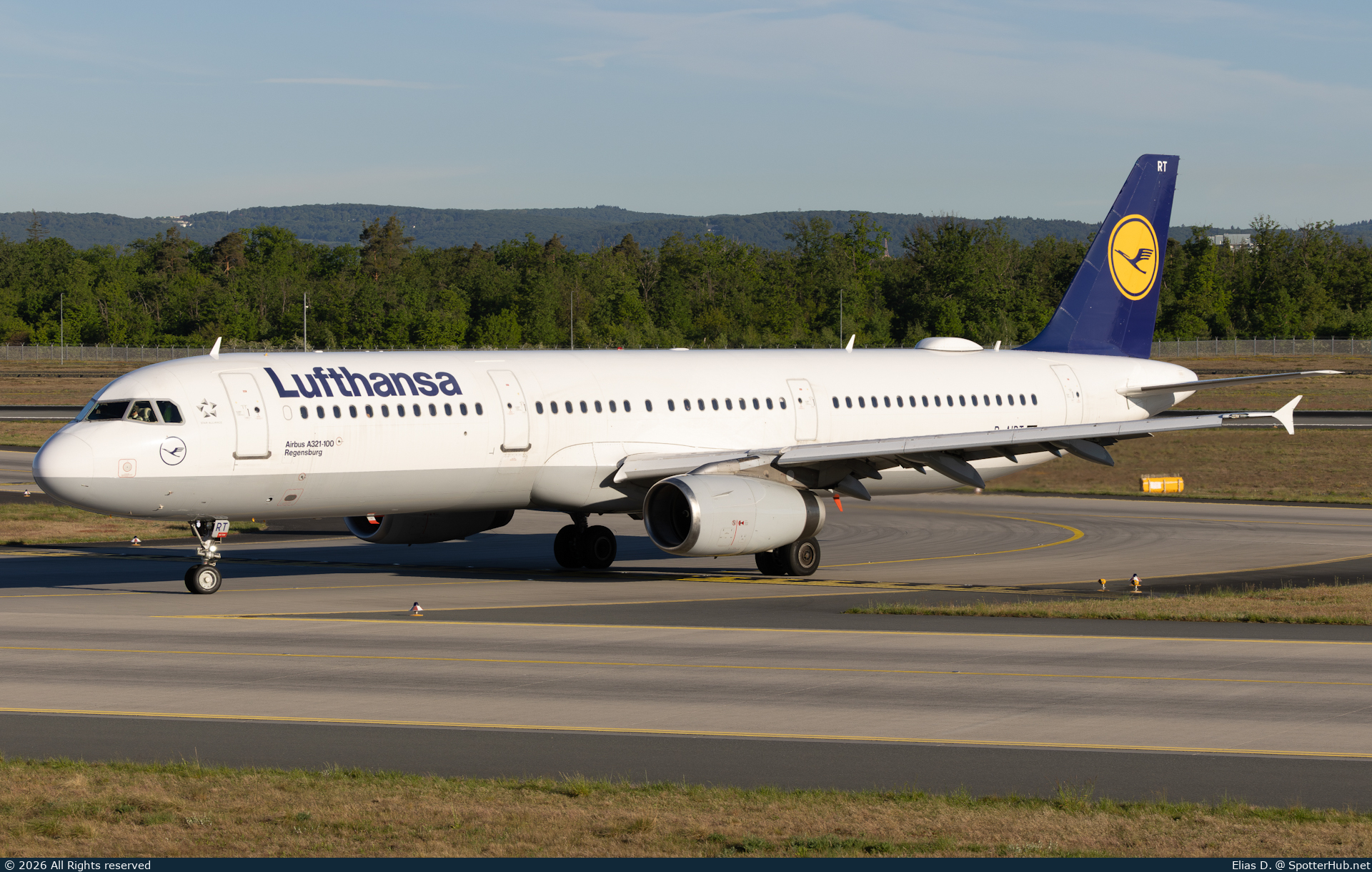 Photo of D-AIRT - Airbus A321-131 operated by Lufthansa