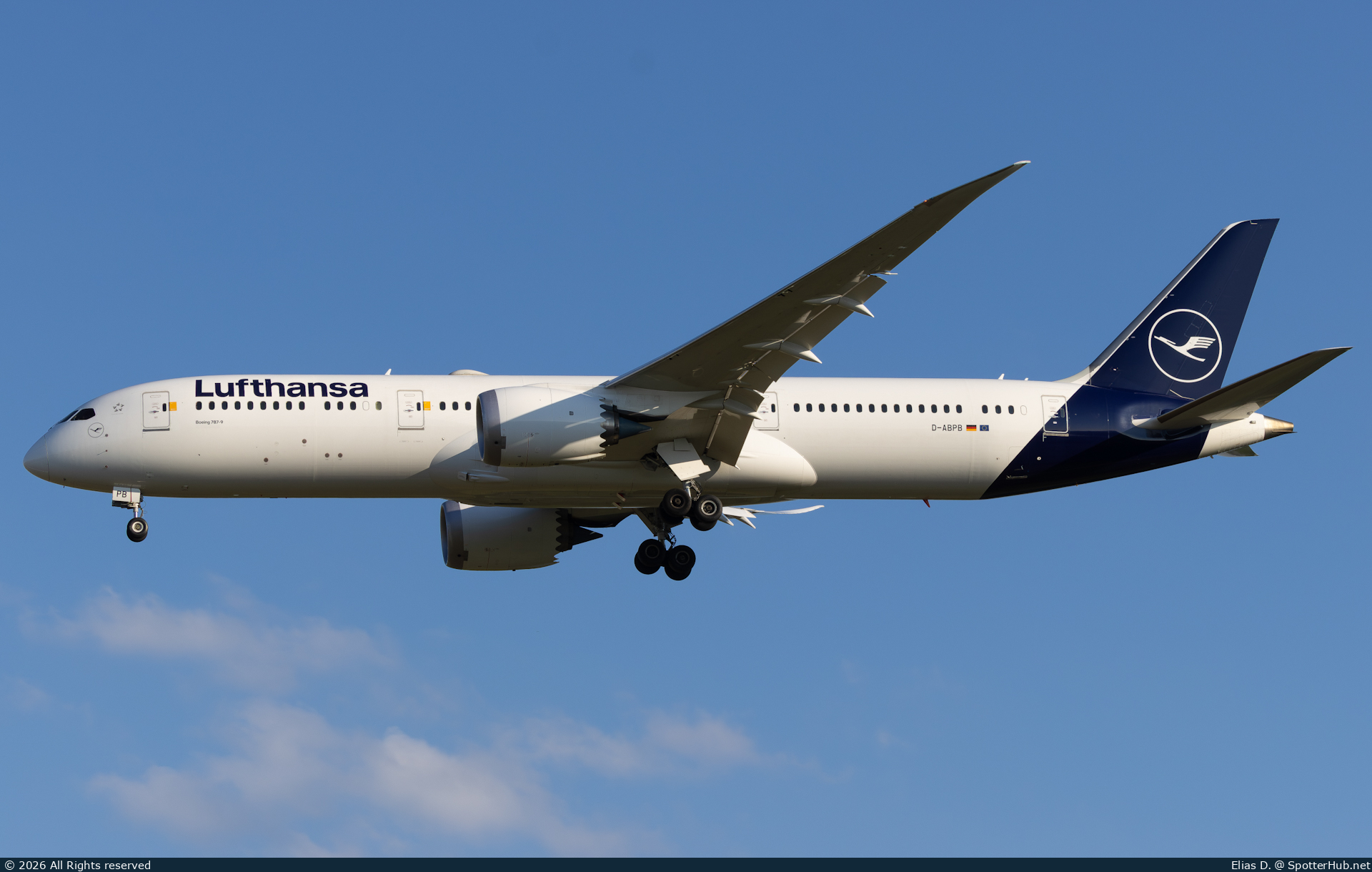 Photo of D-ABPB - Boeing 787-9 Dreamliner operated by Lufthansa
