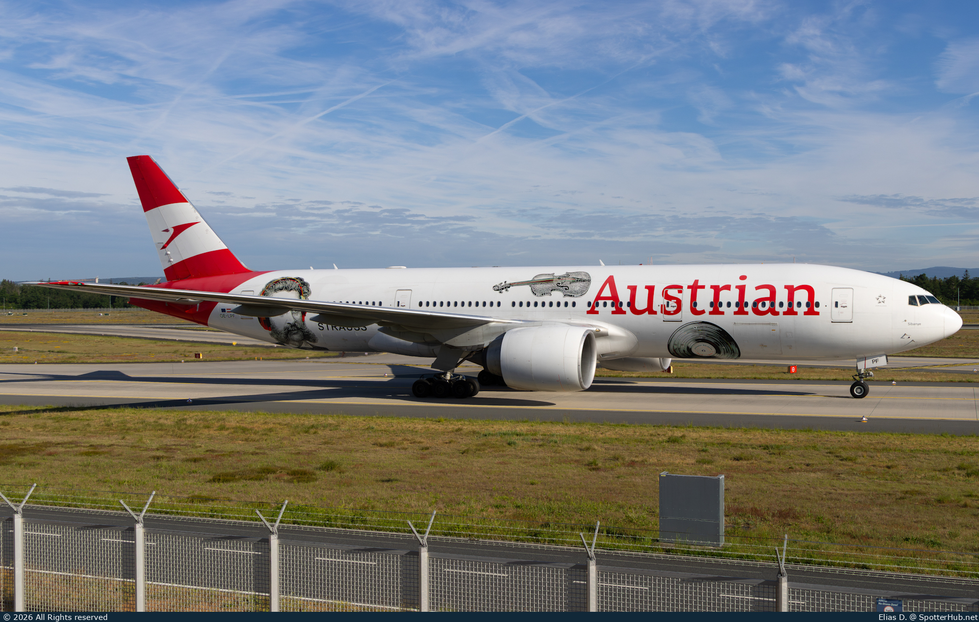 Photo of OE-LPF - Boeing 777-2Q8(ER) operated by Austrian Airlines