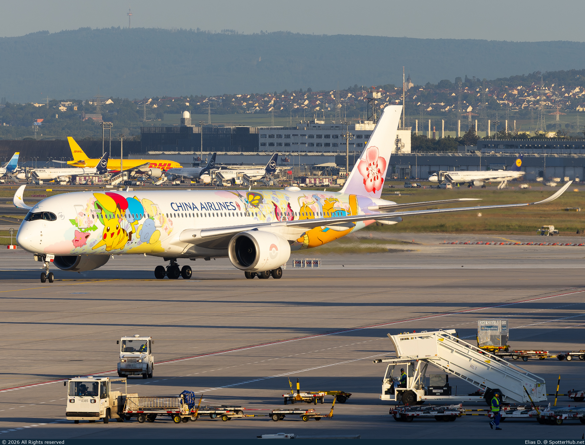 Photo of B-18916 - Airbus A350-941 operated by China Airlines