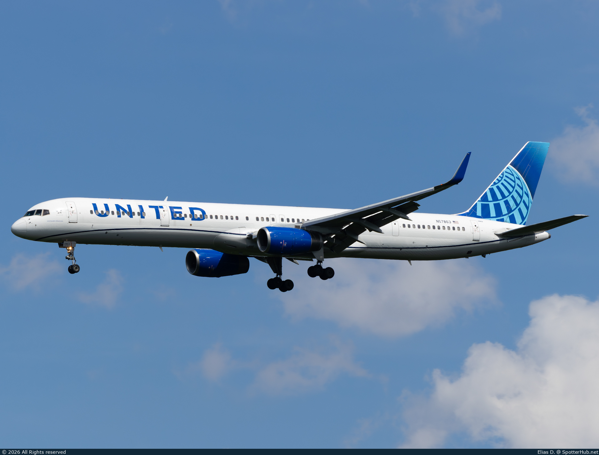 Photo of N57863 - Boeing 757-33N operated by United Airlines