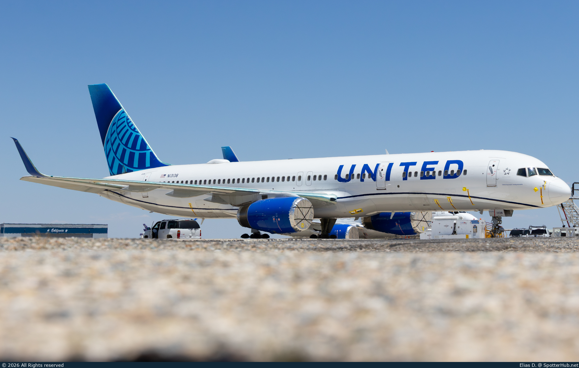 Photo of N13138 - Boeing 757-224 operated by United Airlines
